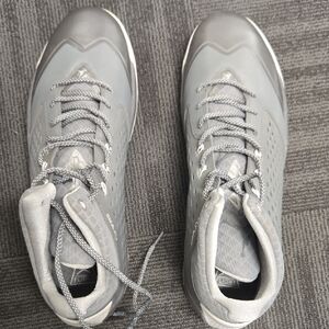 Jordan Gray Sneakers